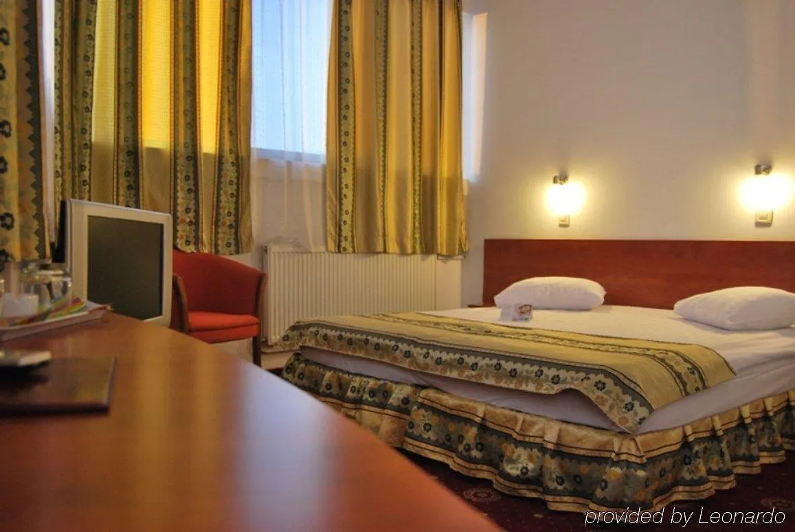 בוקרשט Kosher Hotel Lev Or