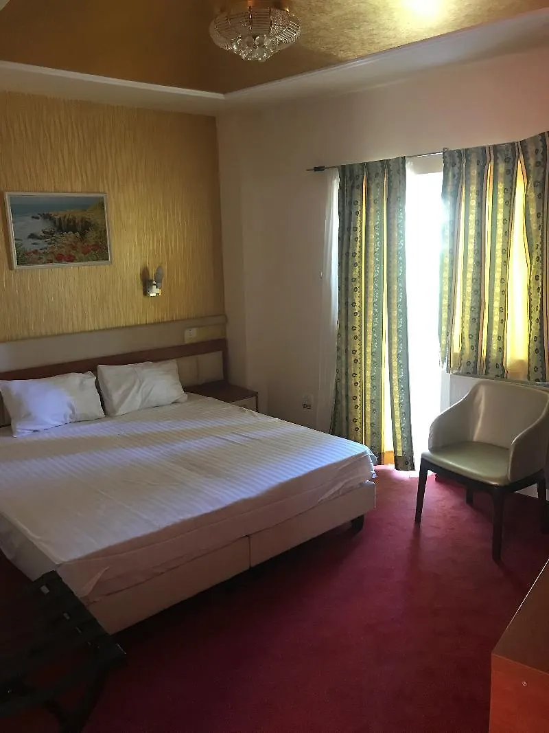 בוקרשט Kosher Hotel Lev Or