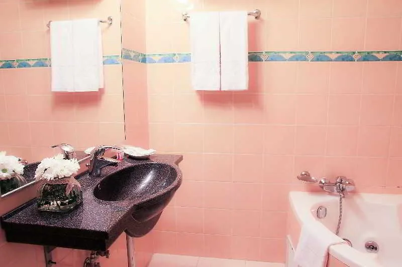 Kosher Hotel Lev Or 3*, Bucharest Romania